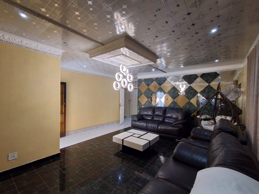 5 Bedroom Property for Sale in Manzil Park North West